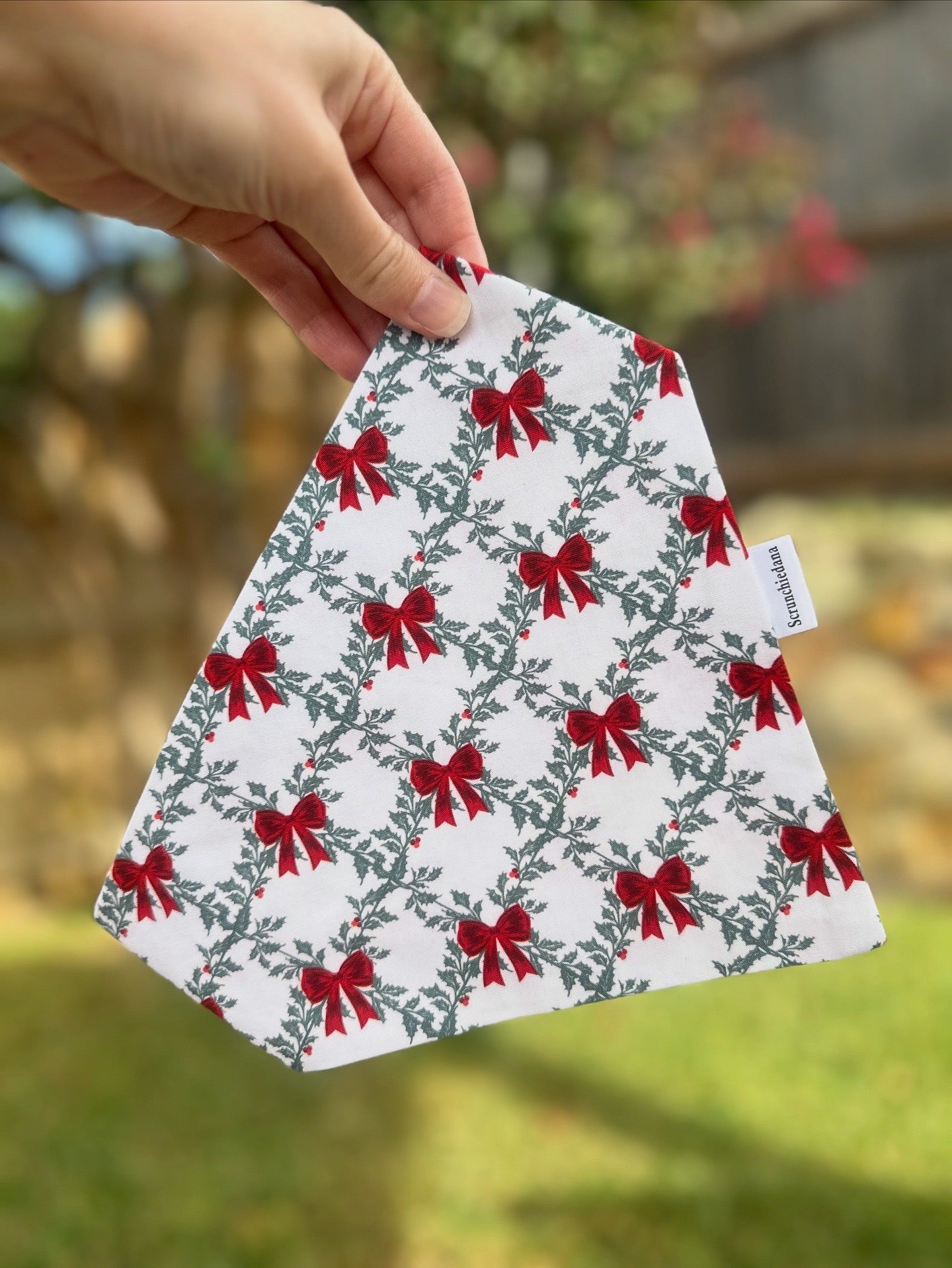 Bows & Holly Scrunchiedana®